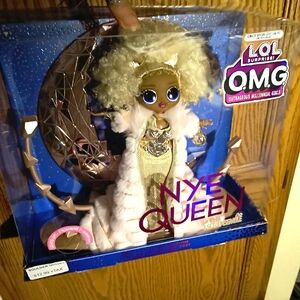 Lol OMG, Nye Queens Doll w/ light up stage